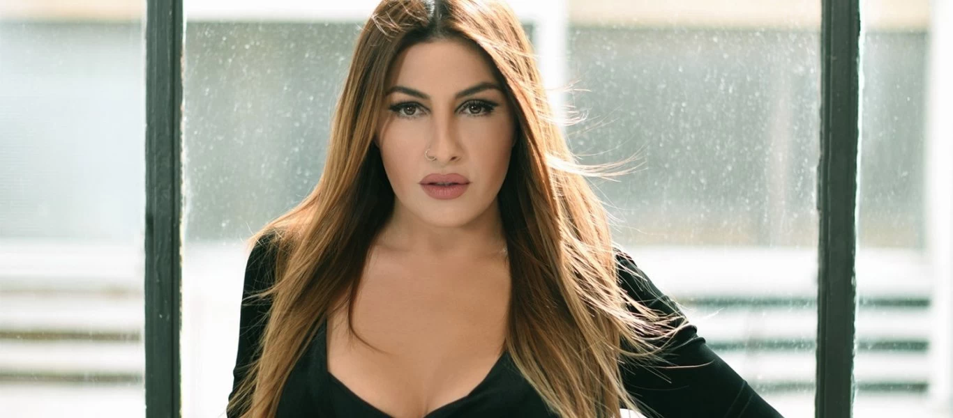 Έλενα Παπαρίζου: Ποζάρει με αποκαλυπτικό μαγιό στο Instagram (φώτο)